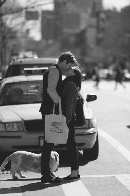 精选黑白欧美情侣手机壁纸图片2020 互相亲吻的情侣浪漫皮肤