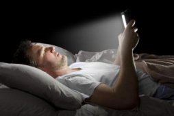 研究发现：手机“夜间模式”可能会对睡眠产生不良影响