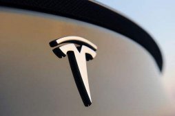 特斯拉Model X获纯电动车保值率第一：3年残值超50%