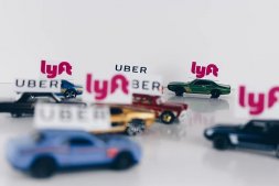 Uber、Lyft纷纷暂停在北美和欧洲部分地区拼车服务