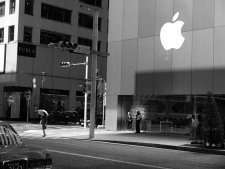 苹果仍受疫情巨大冲击 4月iPhone销量跌超七成