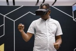 推出 AR 眼镜前，苹果或将先推出一款 VR 头戴设备