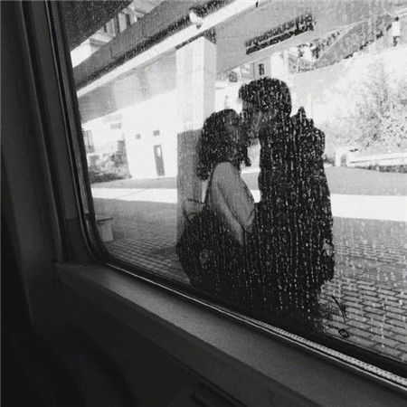 浪漫又很高级的欧美情侣接吻图片 若重要总会有办法不重要总会有理由