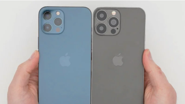 苹果 iPhone 13 Pro Max 机模曝光：刘海凹槽更小，后置三摄镜头更大
