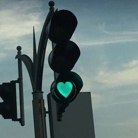 浪漫的红绿灯很唯美的爱情背景图 是真的熟悉也是真的止步于此就到这里​​